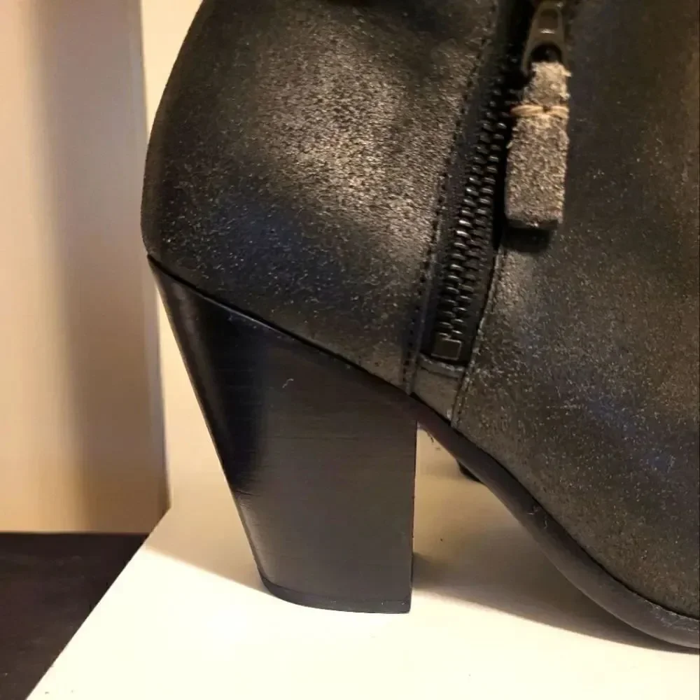 Rag & Bone Margot Black Distressed Leather Side Zip Ankle Boots sz.7/37 Ret.$495